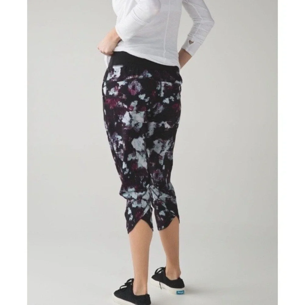 Lululemon Tranquil Crop Pants High Waist Kara Blossom Multi Black Women's Size 4